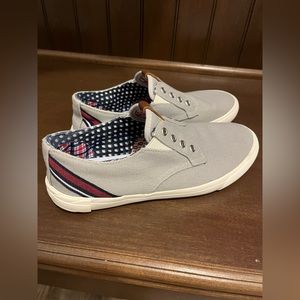 Men’s size 8 Ben Sherman’s